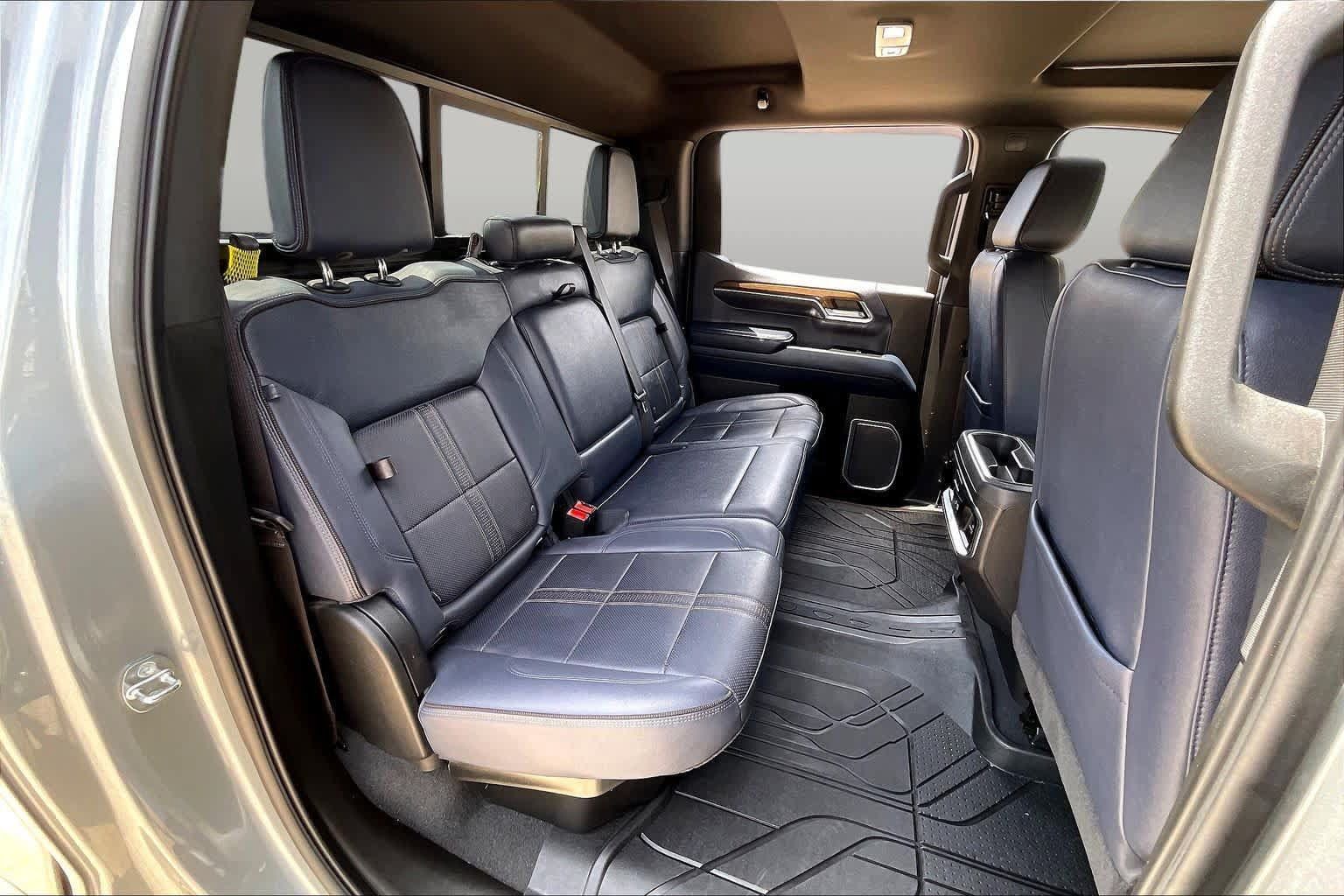 Used 2023 Chevrolet Silverado 1500 High Country w/ High Country Premium Package AWD/4WD image 33