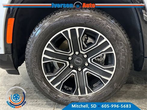 New 2026 Jeep Grand Wagoneer L 4WD image 10