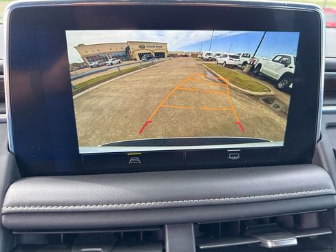 Used 2023 Chevrolet Suburban Premier image 27