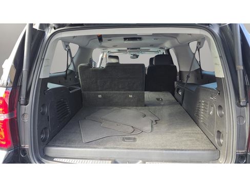 Used 2018 Chevrolet Suburban LT image 21