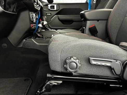 Used 2024 Jeep Gladiator Rubicon image 9