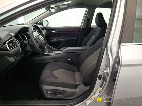 Certified 2018 Toyota Camry LE FWD image 3