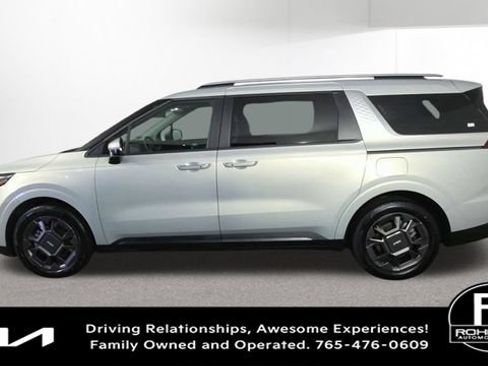 Used 2025 Kia Carnival EX FWD image 5