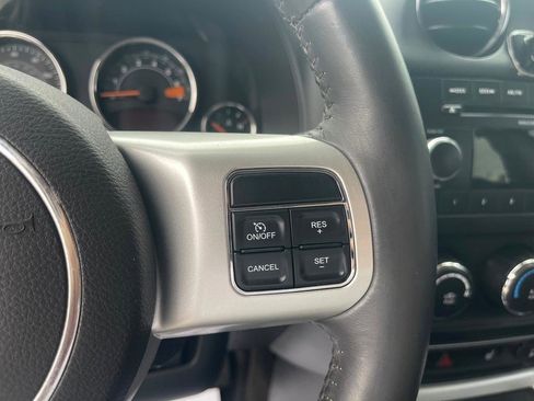 Used 2016 Jeep Compass Latitude AWD/4WD image 32