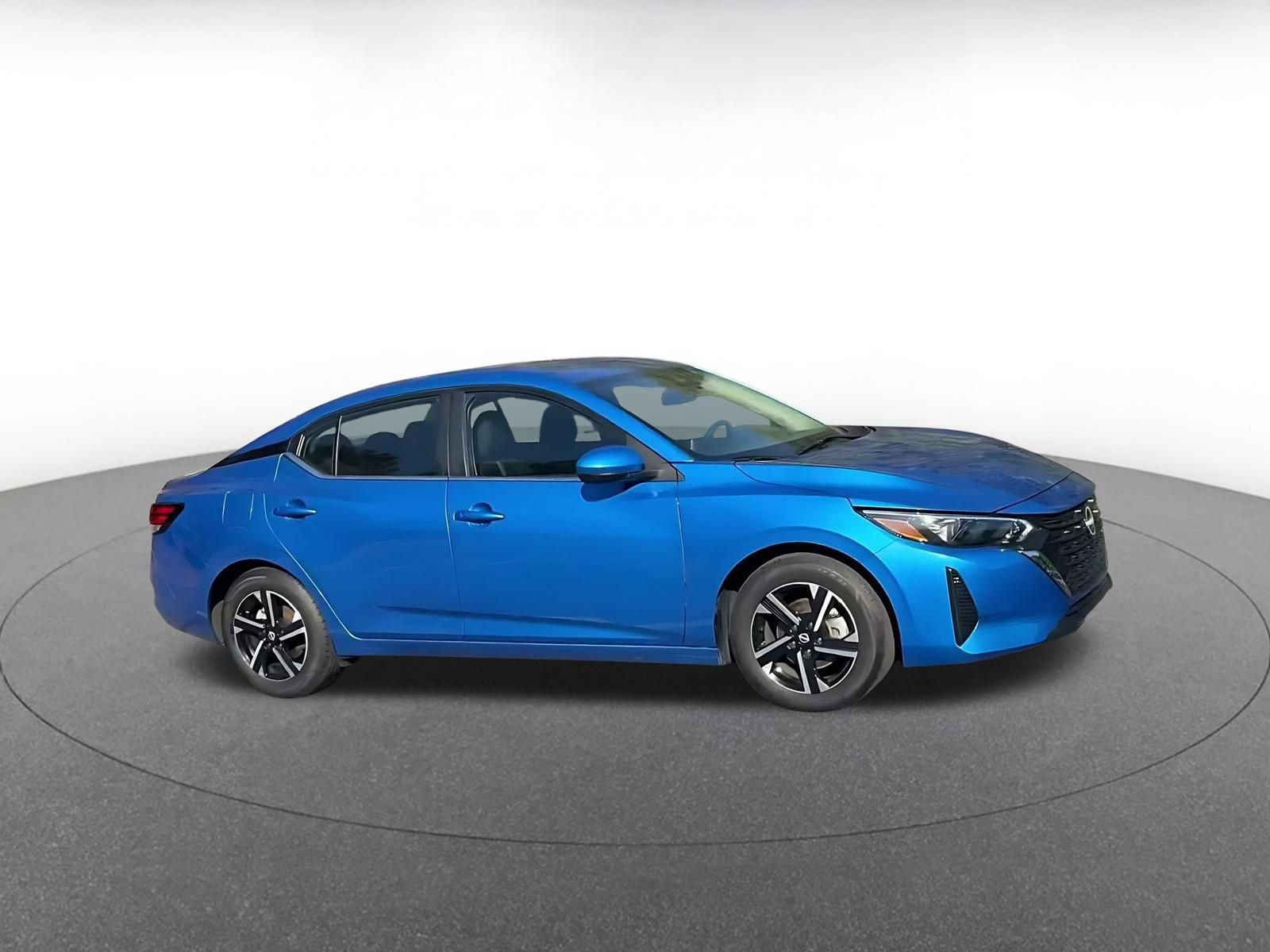 Used 2025 Nissan Sentra SV FWD image 2