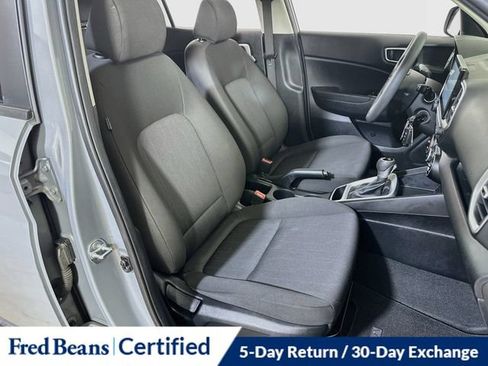 Used 2022 Hyundai Venue SE FWD image 13