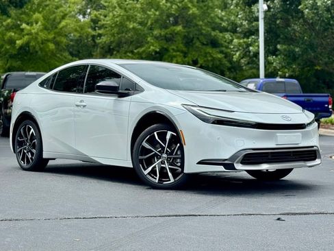 New 2025 Toyota Prius Plug-In Hybrid image 2