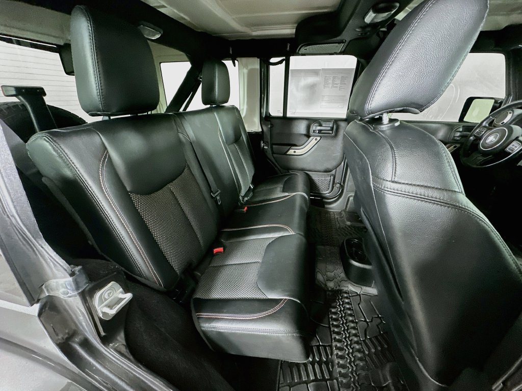 Used 2016 Jeep Wrangler Unlimited Sahara AWD/4WD image 31