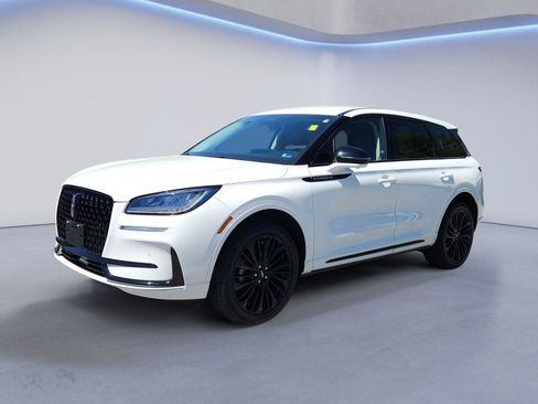 Used 2023 Lincoln Corsair AWD w/ Equipment Group 101A image 7