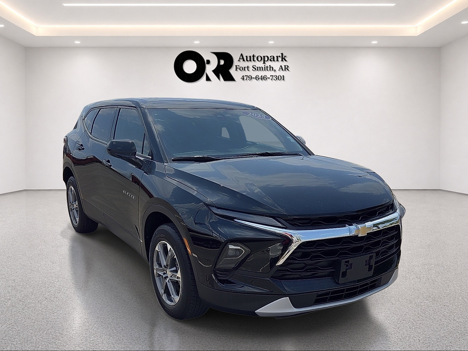 Used 2025 Chevrolet Blazer LT FWD image 1