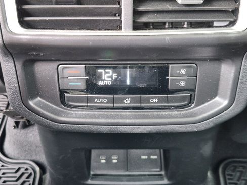Certified 2025 Volkswagen Atlas Peak Edition SE AWD/4WD image 23