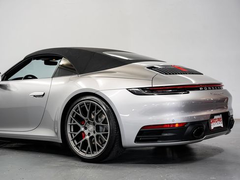 Used 2020 Porsche 911 Carrera 4S AWD/4WD image 39