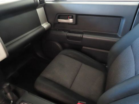 Used 2010 Toyota FJ Cruiser 4WD image 18