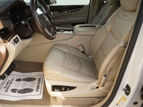 Used 2017 Cadillac Escalade Luxury RWD image 9