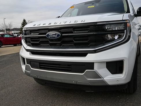Certified 2025 Ford Expedition Max Platinum image 11