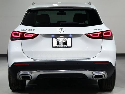 Used 2023 Mercedes-Benz GLA 250 4MATIC image 11