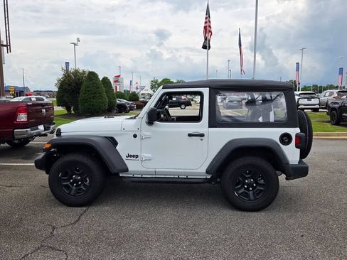 Used 2025 Jeep Wrangler Sport AWD/4WD image 4