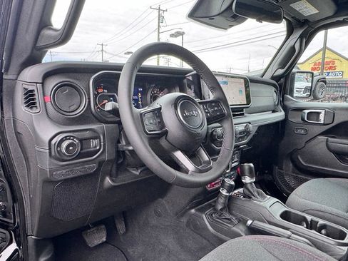 Used 2026 Jeep Wrangler Unlimited Rubicon AWD/4WD image 12