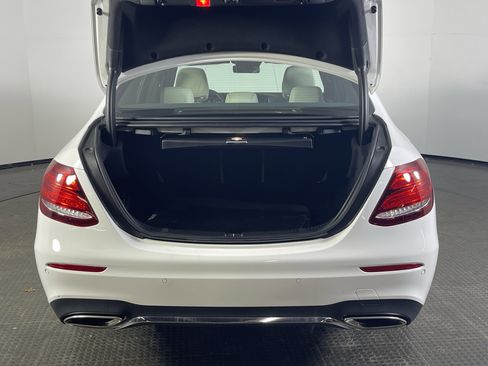 Used 2018 Mercedes-Benz E 300 4MATIC image 8