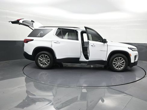 Used 2023 Chevrolet Traverse LT FWD image 32