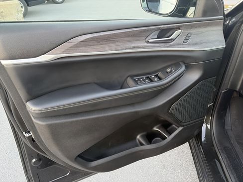 Used 2023 Jeep Grand Cherokee L Limited image 16