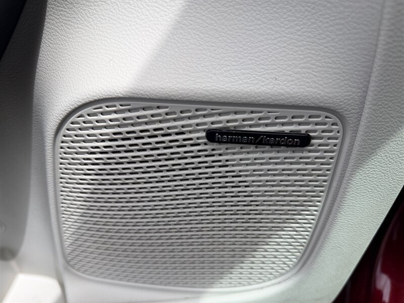 Used 2018 Chrysler Pacifica Limited w/ Advanced Safetytec Group FWD image 21
