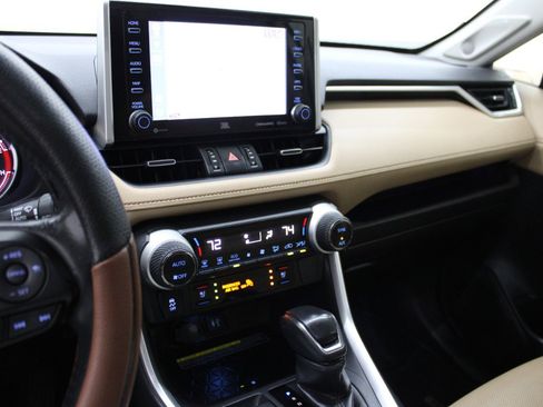 Used 2019 Toyota RAV4 Limited w/ Advanced Technology Package FWD image 23
