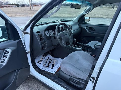 Used 2005 Ford Escape XLT image 10