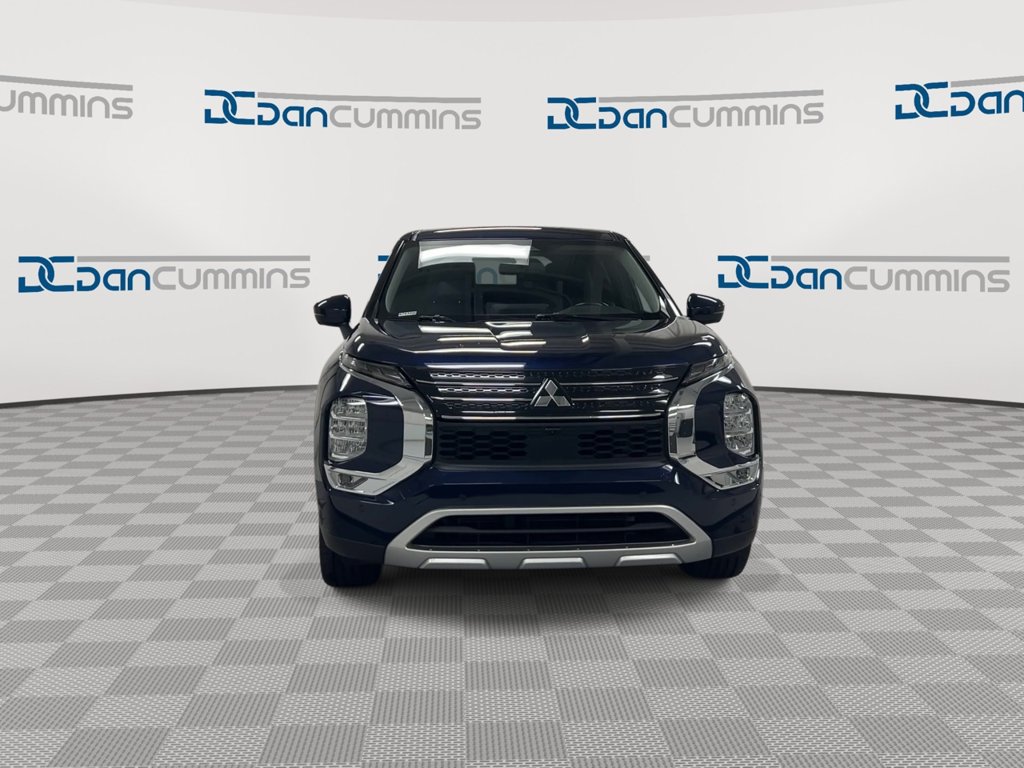 Used 2024 Mitsubishi Outlander SE FWD image 3