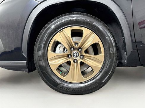 Used 2022 Toyota Highlander Bronze Edition FWD image 46