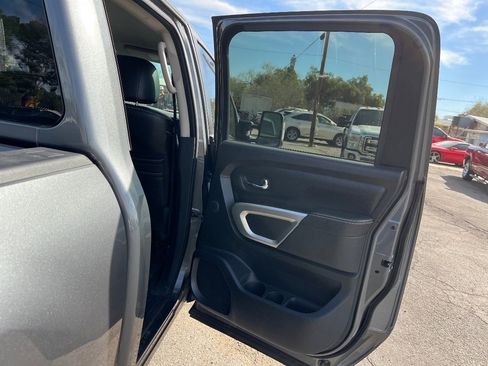 Used 2018 Nissan Titan PRO-4X w/ Pro-4x Convenience Package image 16