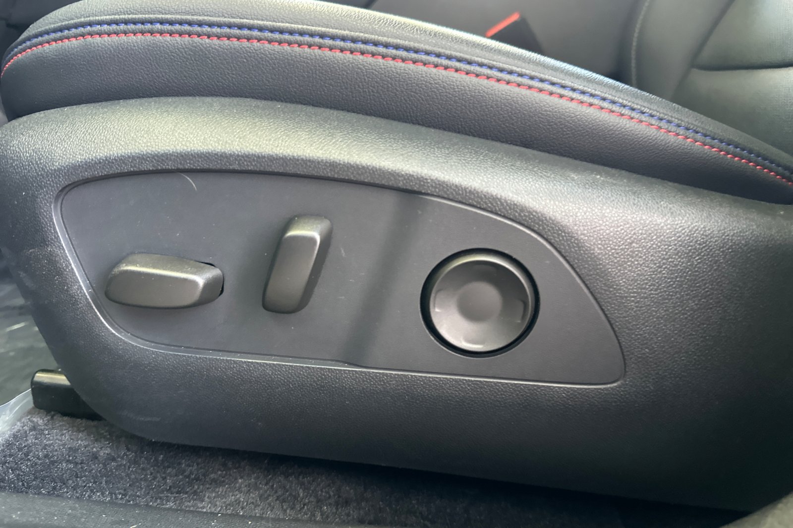 Used 2024 Chevrolet Equinox EV RS FWD image 13