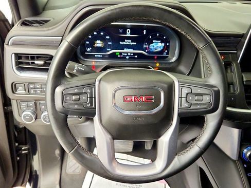 Used 2023 GMC Yukon XL SLT w/ SLT Premium Package AWD/4WD image 13