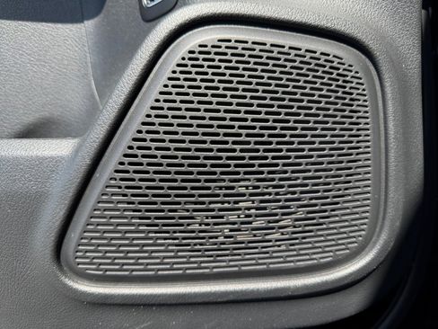 Used 2025 Mercedes-Benz GLB 250 4MATIC image 30