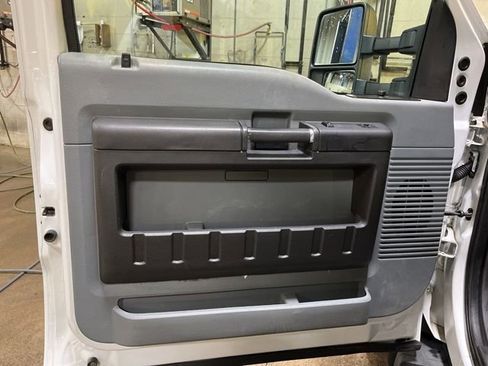 Used 2012 Ford F550 4x4 Regular Cab Super Duty w/ Payload Upgrade Pkg image 13