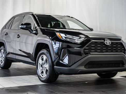 Used 2025 Toyota RAV4 XLE image 1