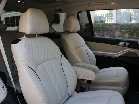 Used 2019 BMW X7 xDrive50i w/ Executive Package image 28