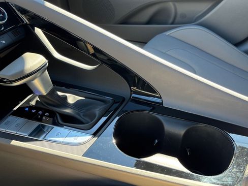 Used 2025 Hyundai Elantra SEL image 43