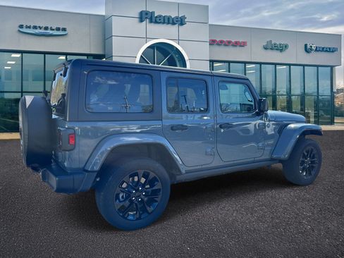 Used 2024 Jeep Wrangler Unlimited w/ Convenience Group AWD/4WD image 2