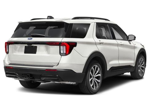 Used 2026 Ford Explorer ST-Line w/ ST-Line Street Pack AWD/4WD image 2
