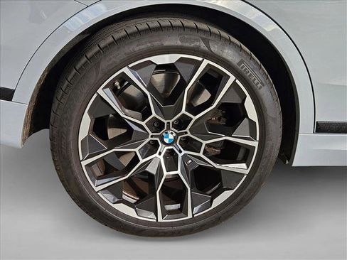 Used 2025 BMW X7 M60i image 27