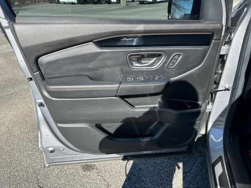 Used 2025 Honda Pilot TrailSport image 10