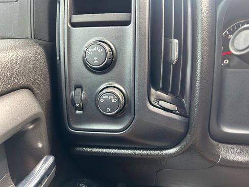 Used 2018 Chevrolet Silverado 1500 Custom w/ Custom Convenience Package AWD/4WD image 26