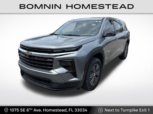 Used 2024 Chevrolet Traverse LS FWD image 1