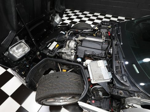 Used 1996 Chevrolet Corvette Coupe RWD image 2