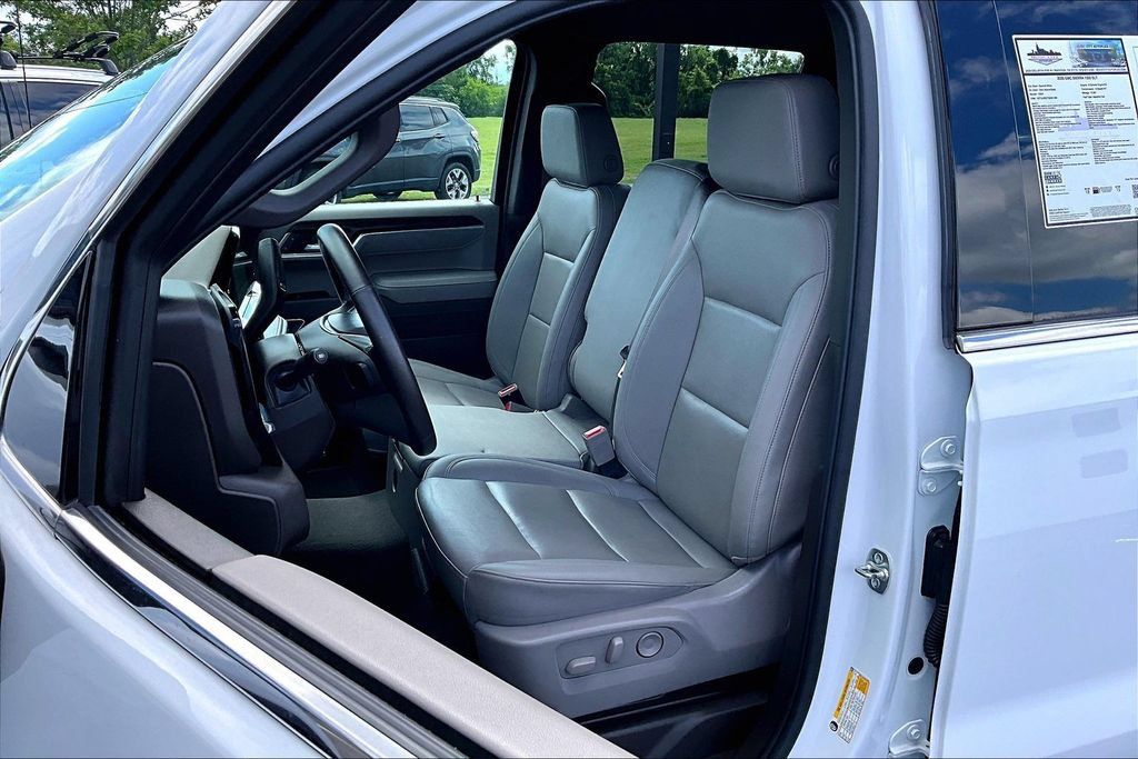 Used 2025 GMC Sierra 1500 SLT AWD/4WD image 24