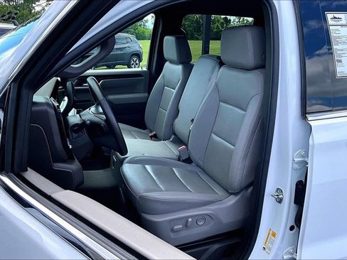 Used 2025 GMC Sierra 1500 SLT AWD/4WD image 24