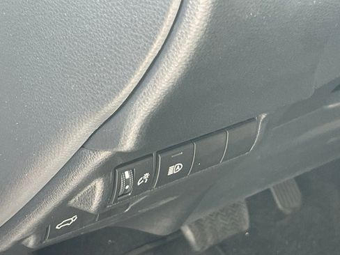 Used 2024 Toyota Corolla Cross XLE w/ Convenience Package image 6