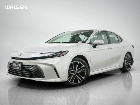 Used 2026 Toyota Camry XLE AWD/4WD image 1