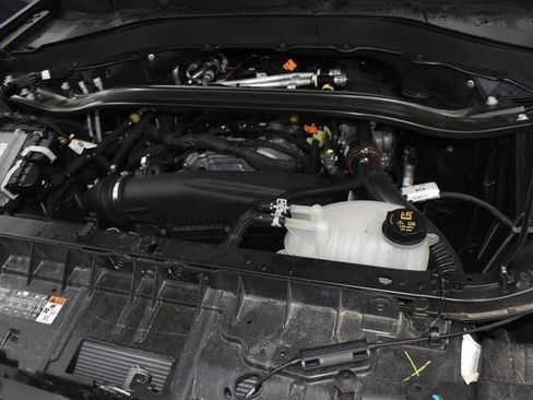 Used 2025 Ford Explorer ST-Line w/ ST-Line Street Pack AWD/4WD image 13